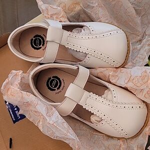 Livie and Luca Opry Bright White Leather 1Y Mary Janes NWT Box